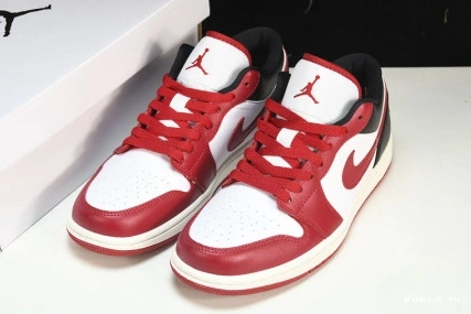 Low Reverse Black  Toe 1 Retro Jordan 0825